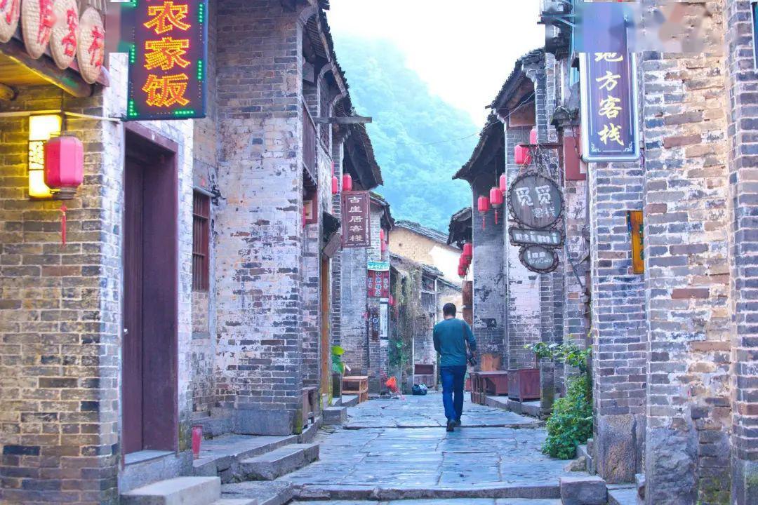 民间故事:财主儿子去讨饭,遇老人送杂粮粥,老人一句话羞杀了他